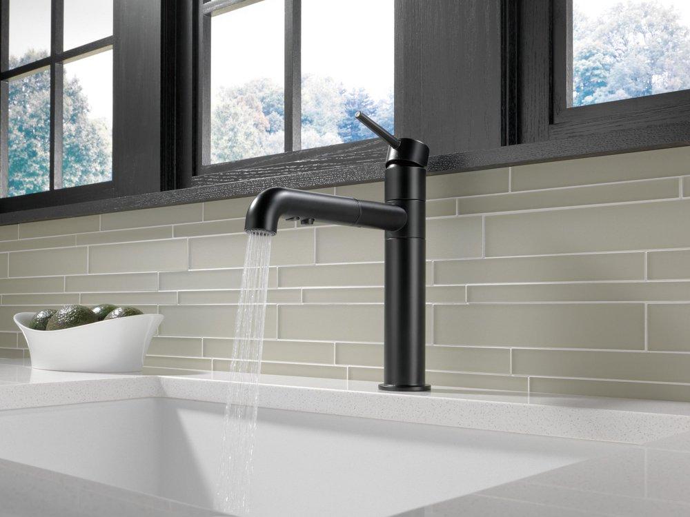 Delta Faucet Matte Black Single Handle Pull Out Kitchen Faucet 