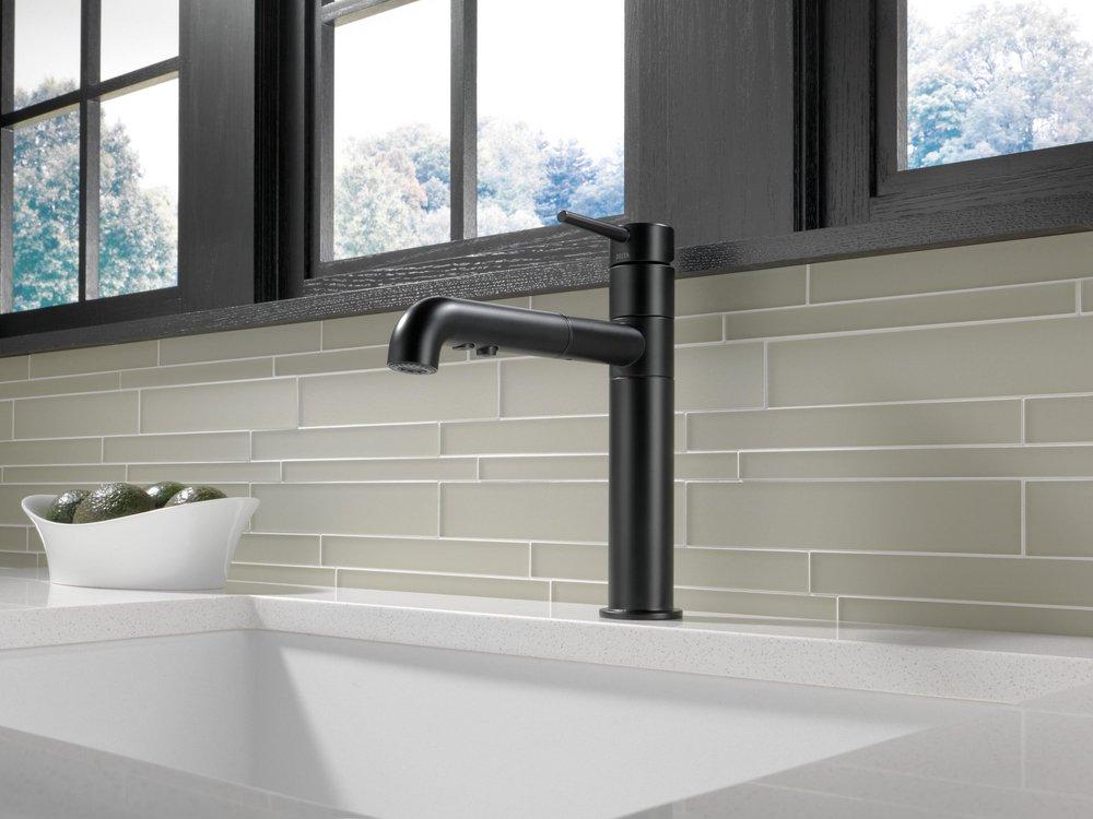 Delta Faucet Matte Black Single Handle Pull Out Kitchen Faucet 