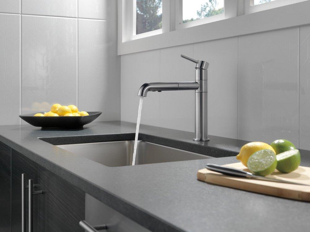 Delta Faucet Arctic Stainless Single Handle Pull Out Kitchen Faucet 