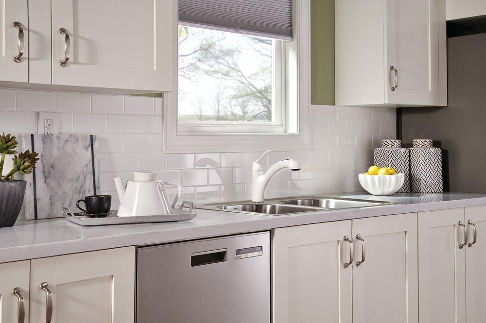 Moen Glacier Single Handle Pull Out Kitchen Faucet 