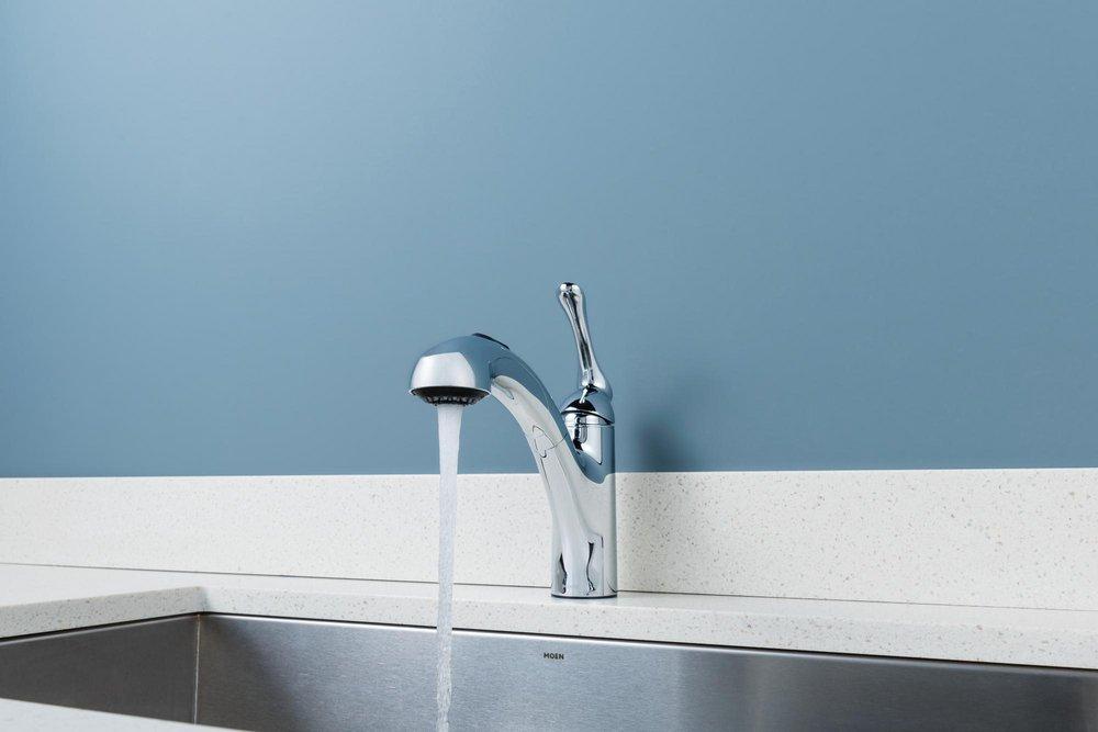 Moen Polished Chrome Single Handle Pull Out Kitchen Faucet 