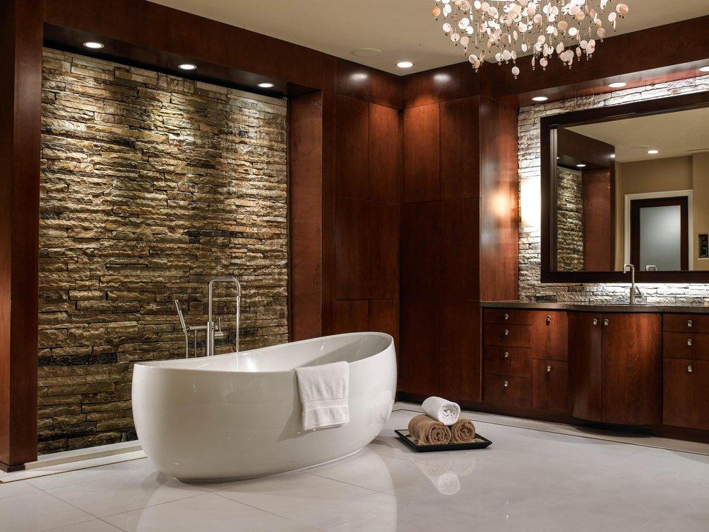 Hydro Systems White 72 x 40 in. 125 gal Acrylic and Fiberglass Oval Freestanding Bathtub with Left Hand Drain 