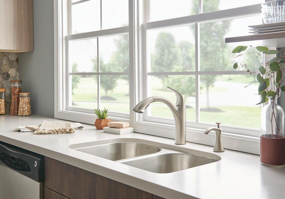 Moen Spot Resist Stainless Single Handle Pull Out Kitchen Faucet with Power Clean and Reflex Technology 