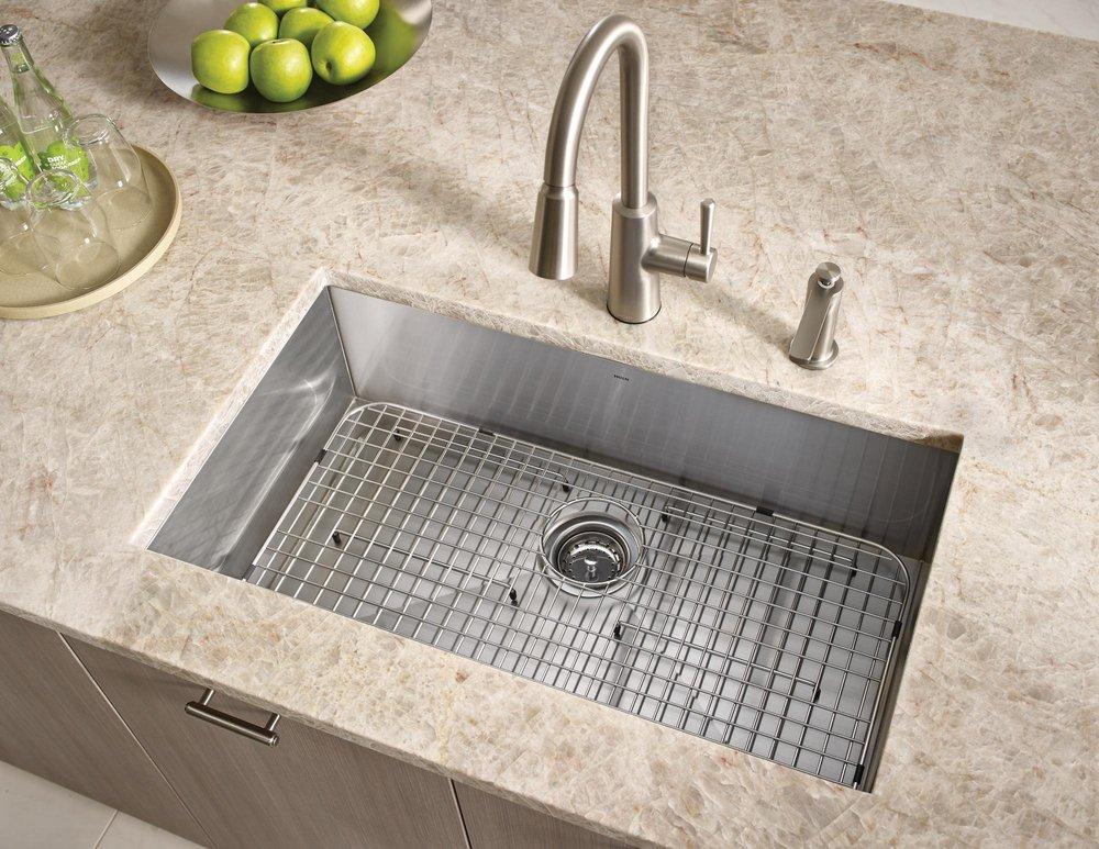 Moen Brushed Stainless Steel 31 x 18 in. No-Hole Stainless Steel Single Bowl Undermount Kitchen Sink 