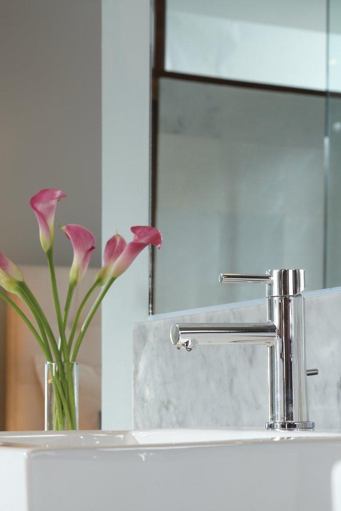 Moen Chrome Single Handle Centerset Bathroom Sink Faucet 