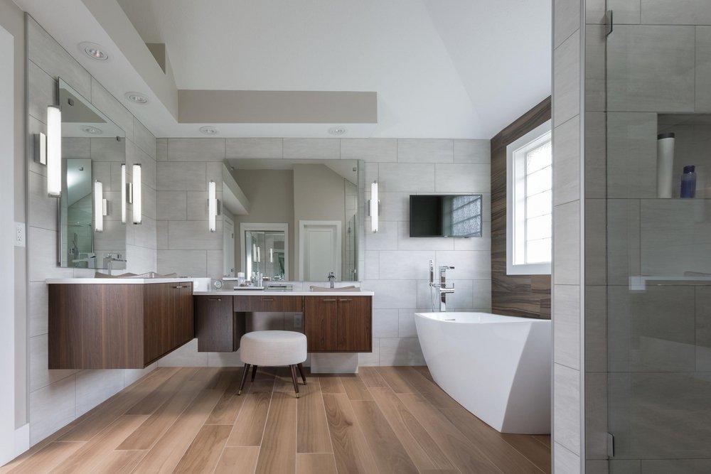 Delta Faucet Chrome Single Handle Monoblock Waterfall Bathroom Sink Faucet with Metal Pop-Up Drain 