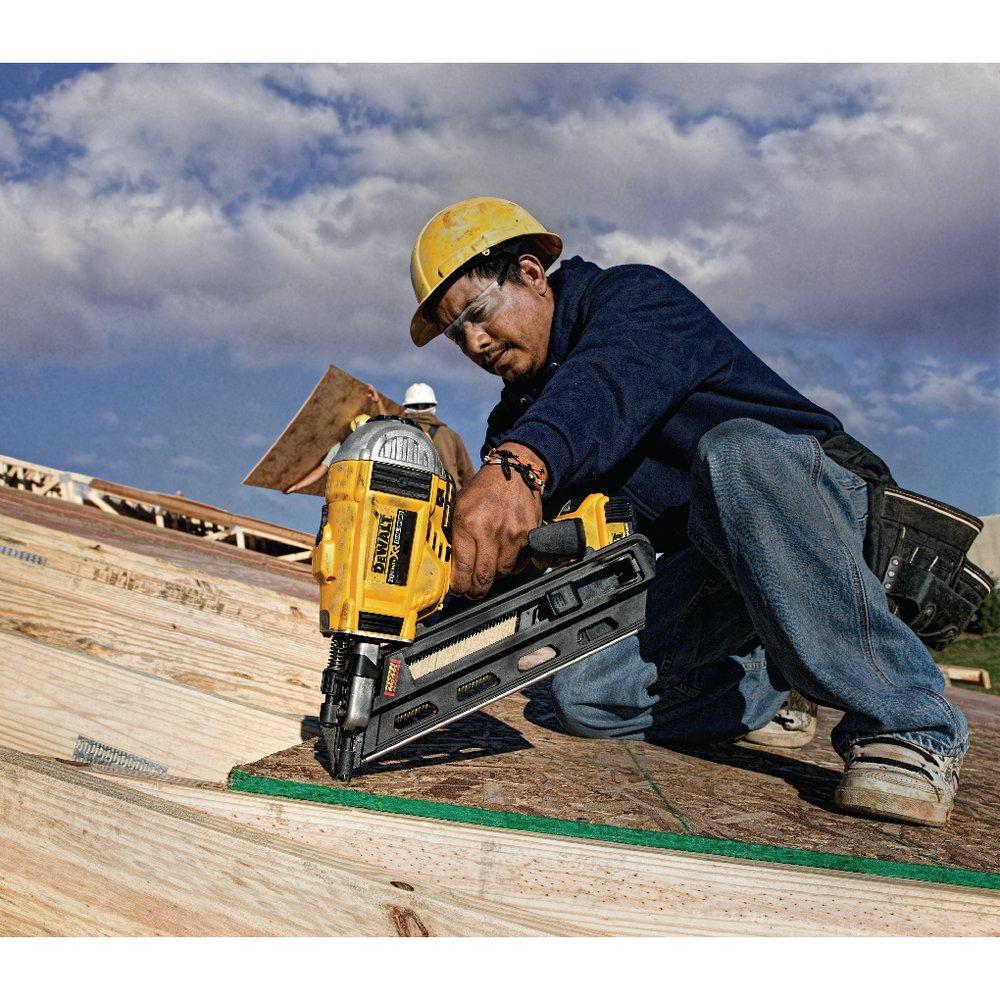 DEWALT Black Lithium-ion Nail Gun 