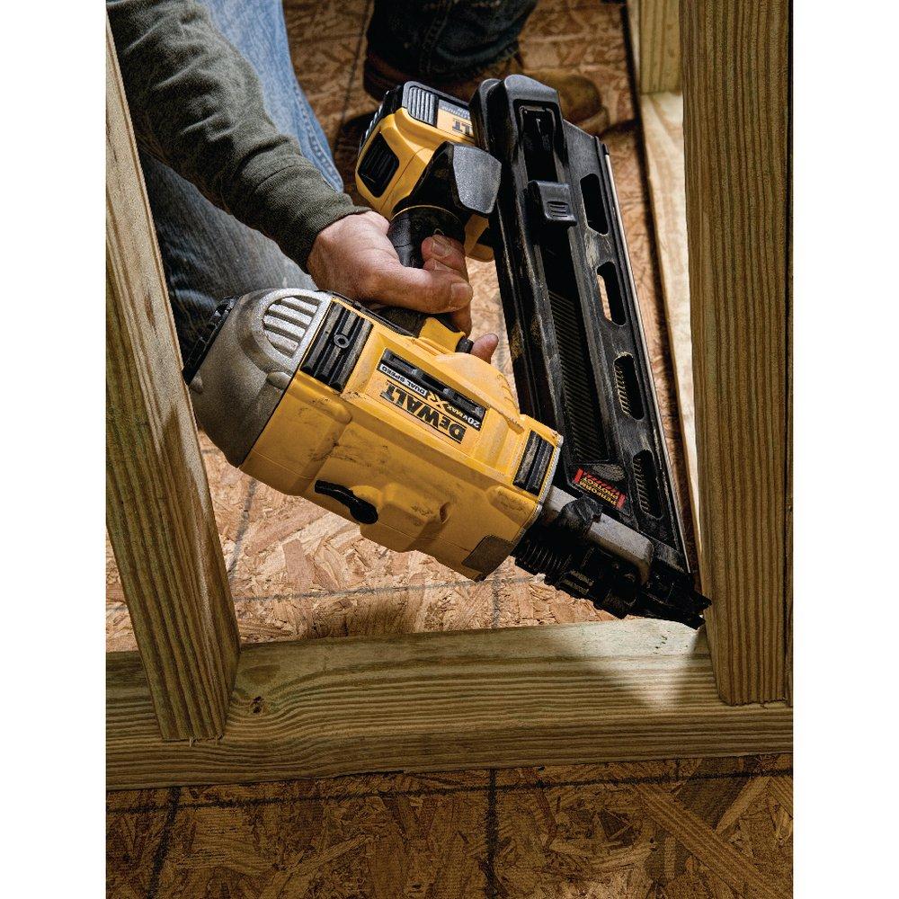 DEWALT Black Lithium-ion Nail Gun 