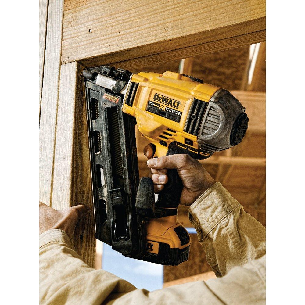 DEWALT Black Lithium-ion Nail Gun 