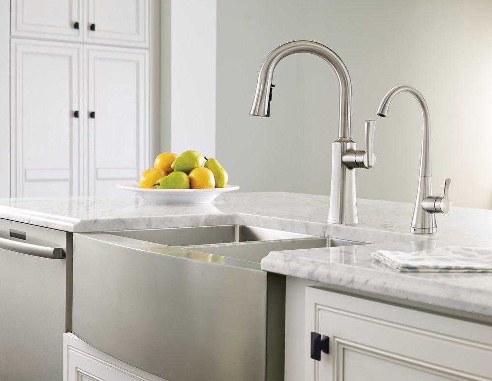 Moen Spot Resist Stainless Single Handle Pull Down Kitchen Faucet with Power Clean and Reflex Technology 