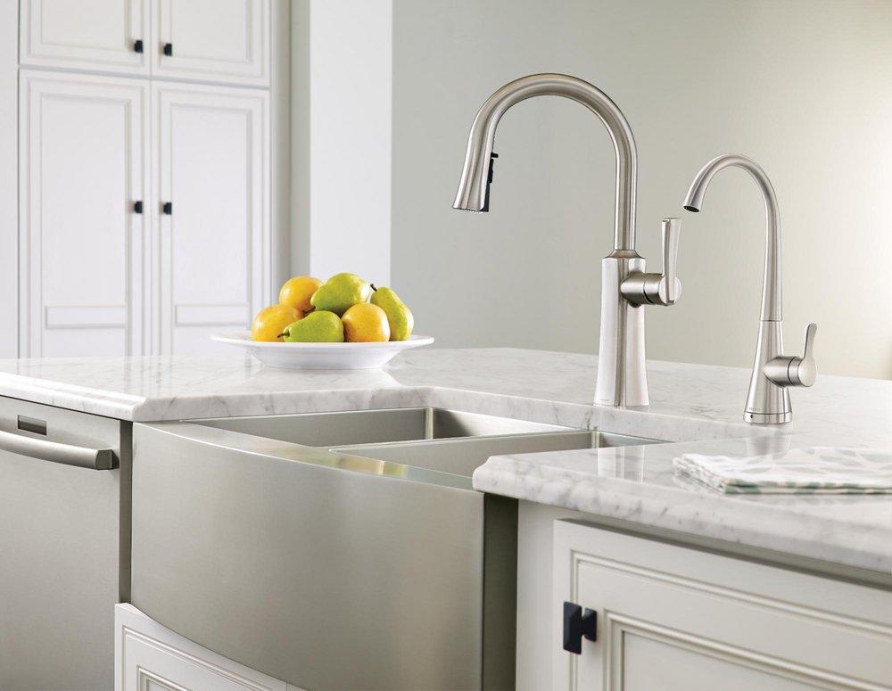Moen Spot Resist&trade; Stainless Single Handle Pull Down Kitchen Faucet with Power Clean and Reflex Technology 
