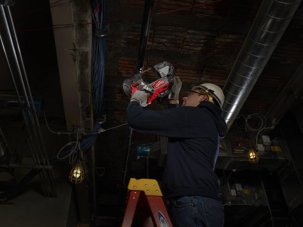 Milwaukee&reg; Cordless 18V Redlithium&trade; Band Saw 