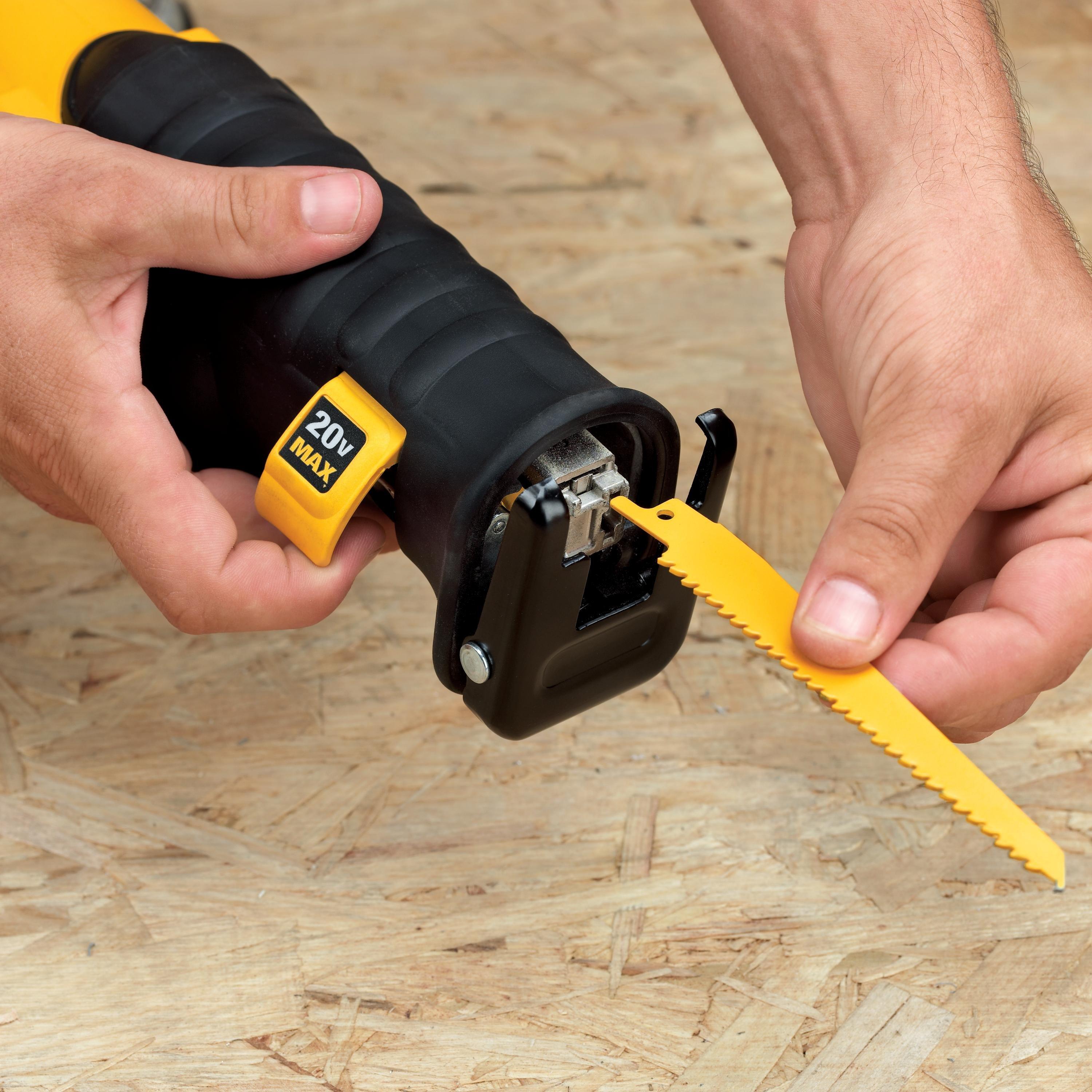 DEWALT Yellow Cordless 5 AMP Lithium-ion Reciprocating Saw Tool Kit 