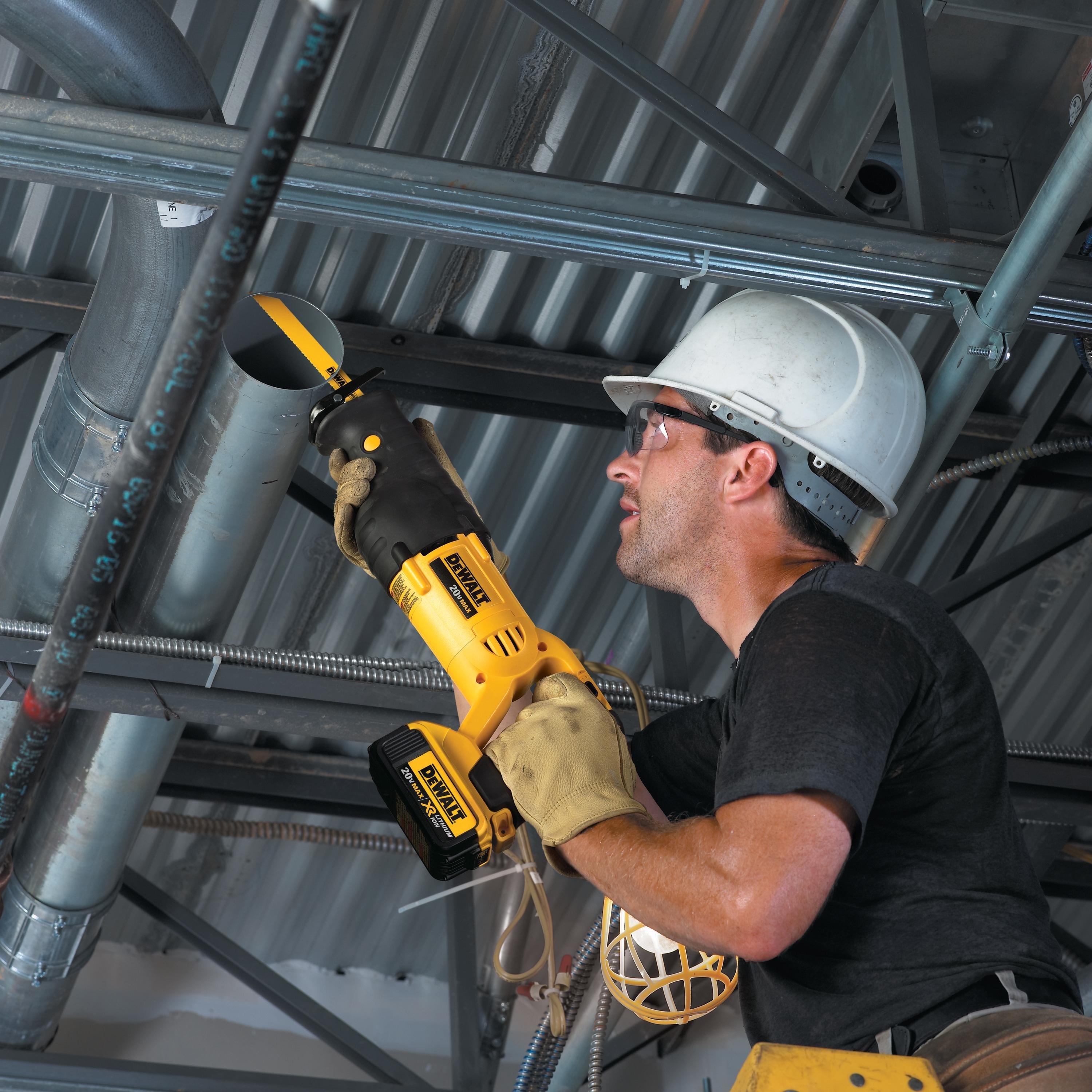 DEWALT Yellow Cordless 5 AMP Lithium-ion Reciprocating Saw Tool Kit 