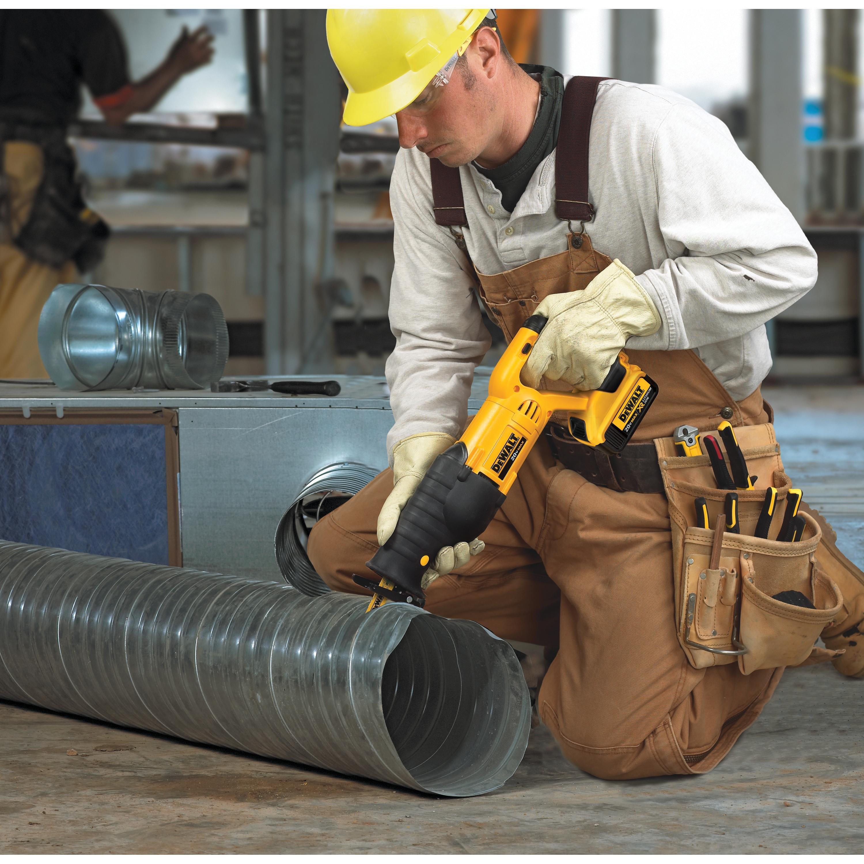 DEWALT Yellow Cordless 5 AMP Lithium-ion Reciprocating Saw Tool Kit 