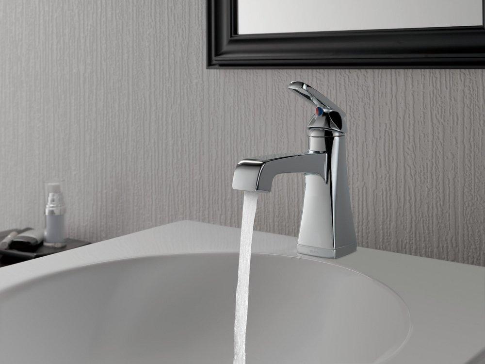 Delta Faucet Chrome Single Handle Centerset Bathroom Sink Faucet with Pop-Up Drain Assembly 