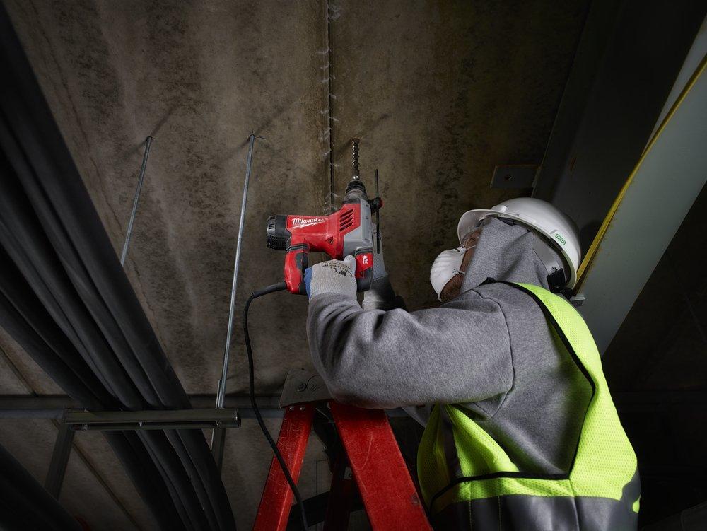 Milwaukee&reg; Black Rotary Hammer Kit with Cord 