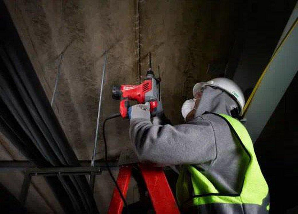 Milwaukee&reg; Black Rotary Hammer Kit with Cord 