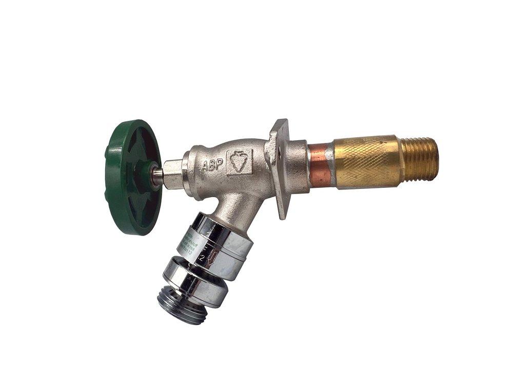 Champion-Arrowhead 1/2 x 3/4 in. MIPS x MGHT Wall Hydrant 