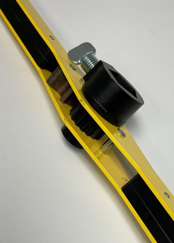 Two Handle HYD Wrench With 1-1/2 PENT Socket 