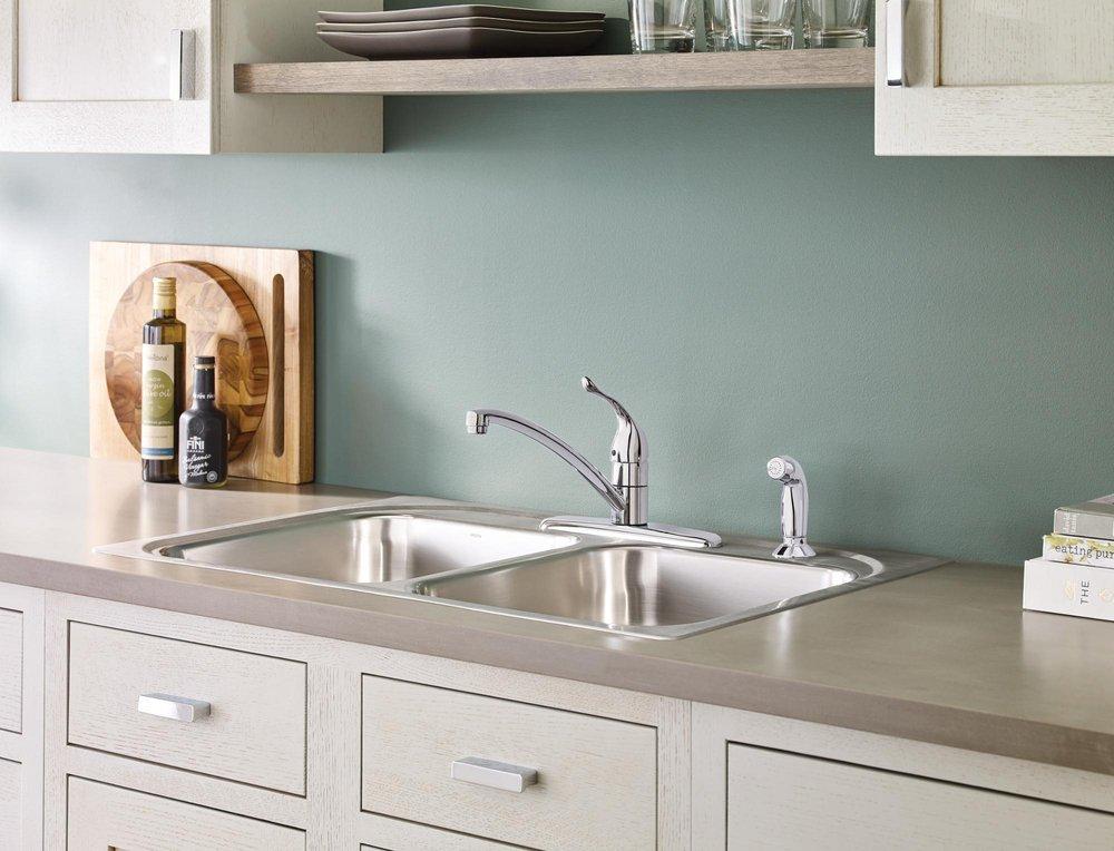 Moen Polished Chrome Single Handle Kitchen Faucet with Side Spray 