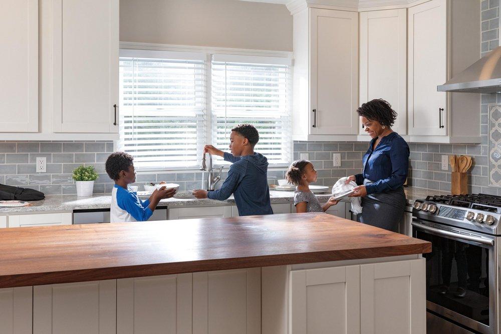 Delta Faucet Arctic Stainless Single Handle Pull Down Touch Activated Kitchen Faucet 