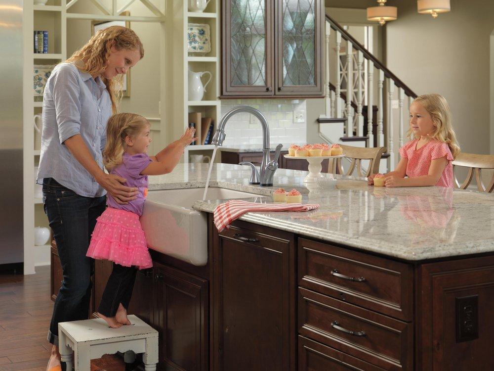 Delta Faucet Arctic Stainless Single Handle Pull Down Touch Activated Kitchen Faucet 