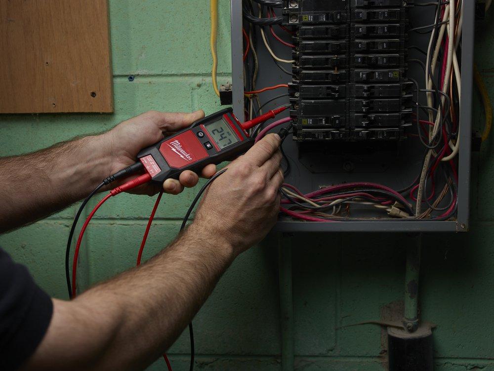 Milwaukee&reg; Red Auto Voltage or Continuity Teste 