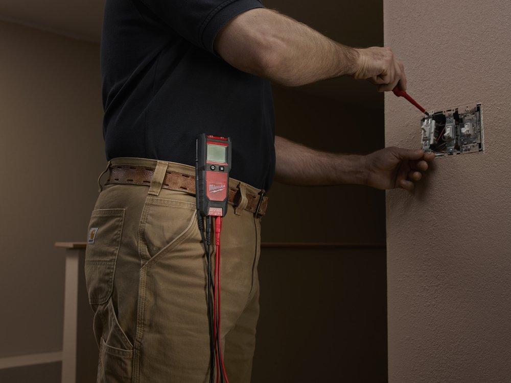 Milwaukee&reg; Red Auto Voltage or Continuity Teste 