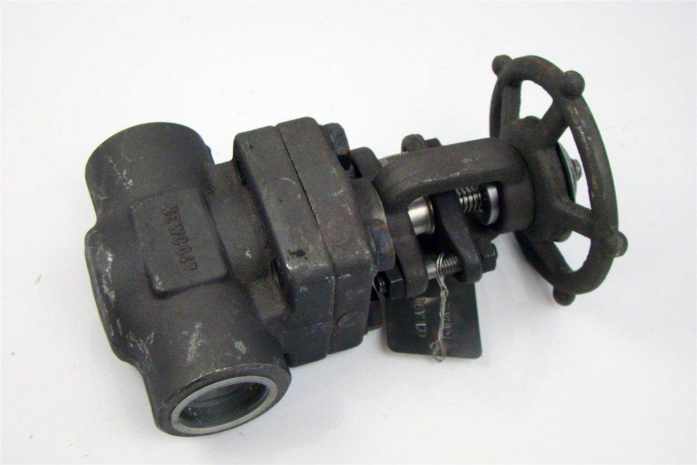 Newco Valves Forged Carbon Steel Regular Port Socket Weld x FPT Gate Valve 
