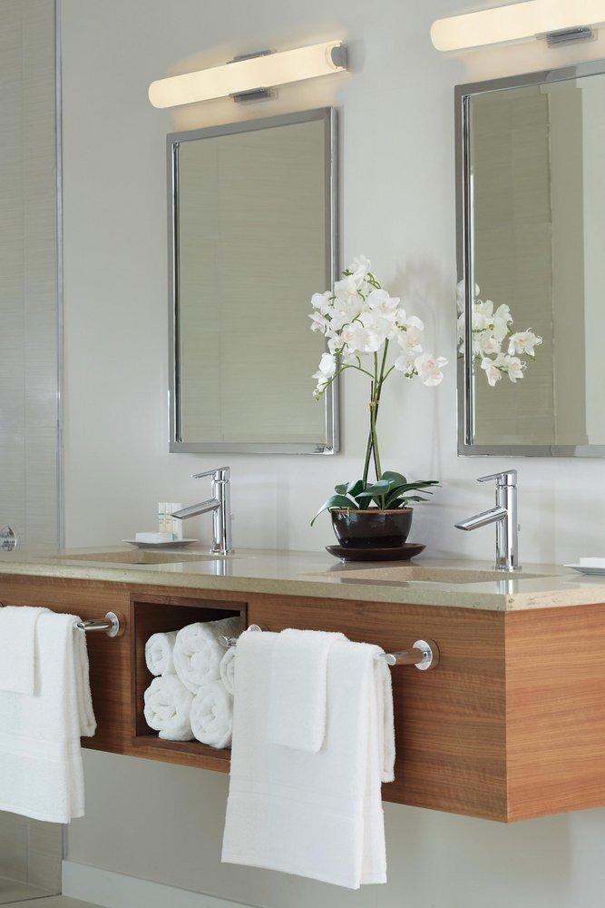 Delta Faucet Chrome Single Handle Centerset Bathroom Sink Faucet 