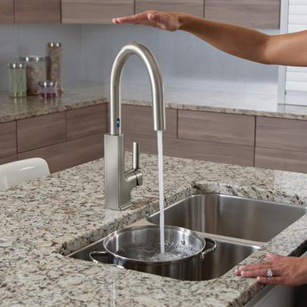 Moen Spot Resist&trade; Stainless Single Handle Pull Down Touchless Kitchen Faucet with Reflex, PowerClean and MotionSense Technology 