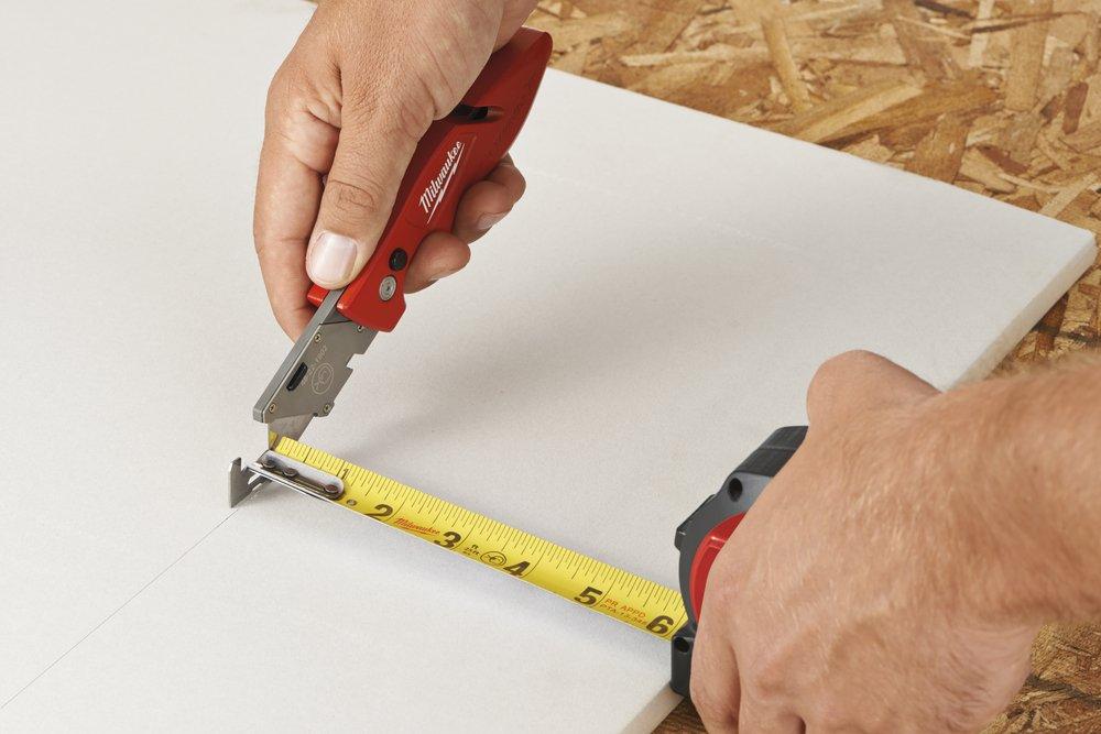 Milwaukee&reg; Black Measure Tape 