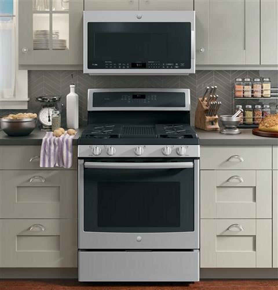 GE&reg; Stainless Steel 30 in. Gas 5-Burner Sealed Freestanding Range 