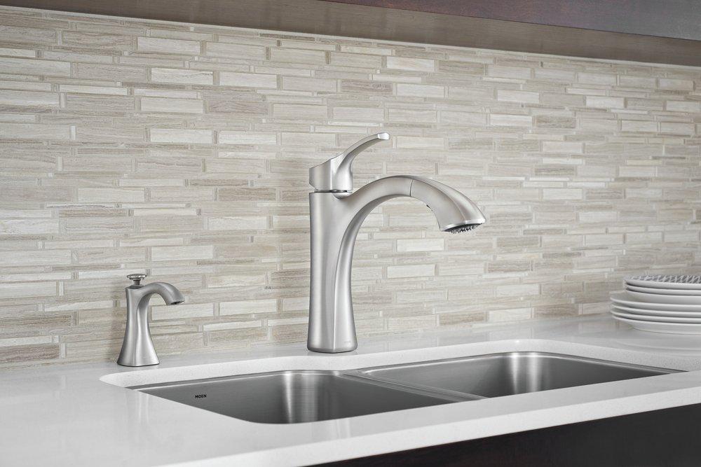 Moen Spot Resist&trade; Stainless Single Handle Pull Out Kitchen Faucet 