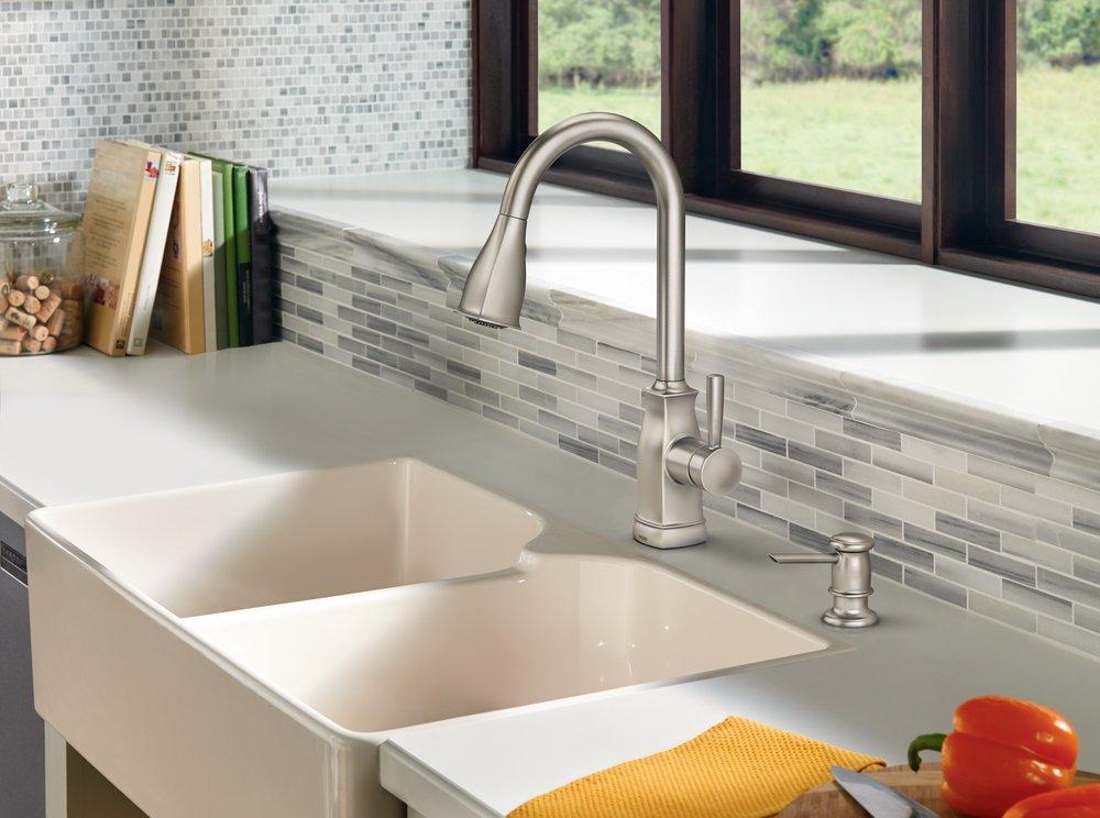 Moen Spot Resist&reg; Stainless Steel Single Handle Pull Out Kitchen Faucet 