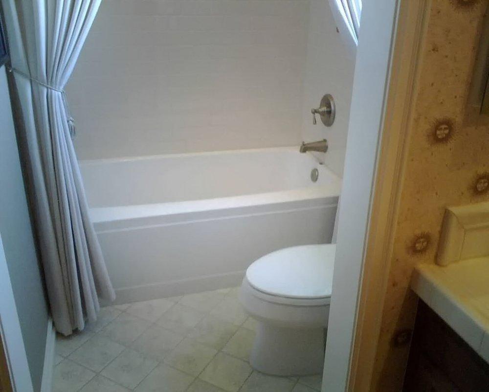 Hydro Systems White 66 x 32 in. Thermal Air Alcove Bathtub Left Drain 