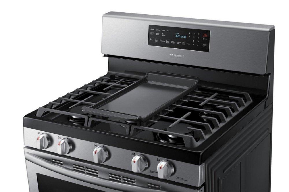 Samsung Stainless Steel 29-3/4 in. Gas 5-Burner Sealed Freestanding Range 