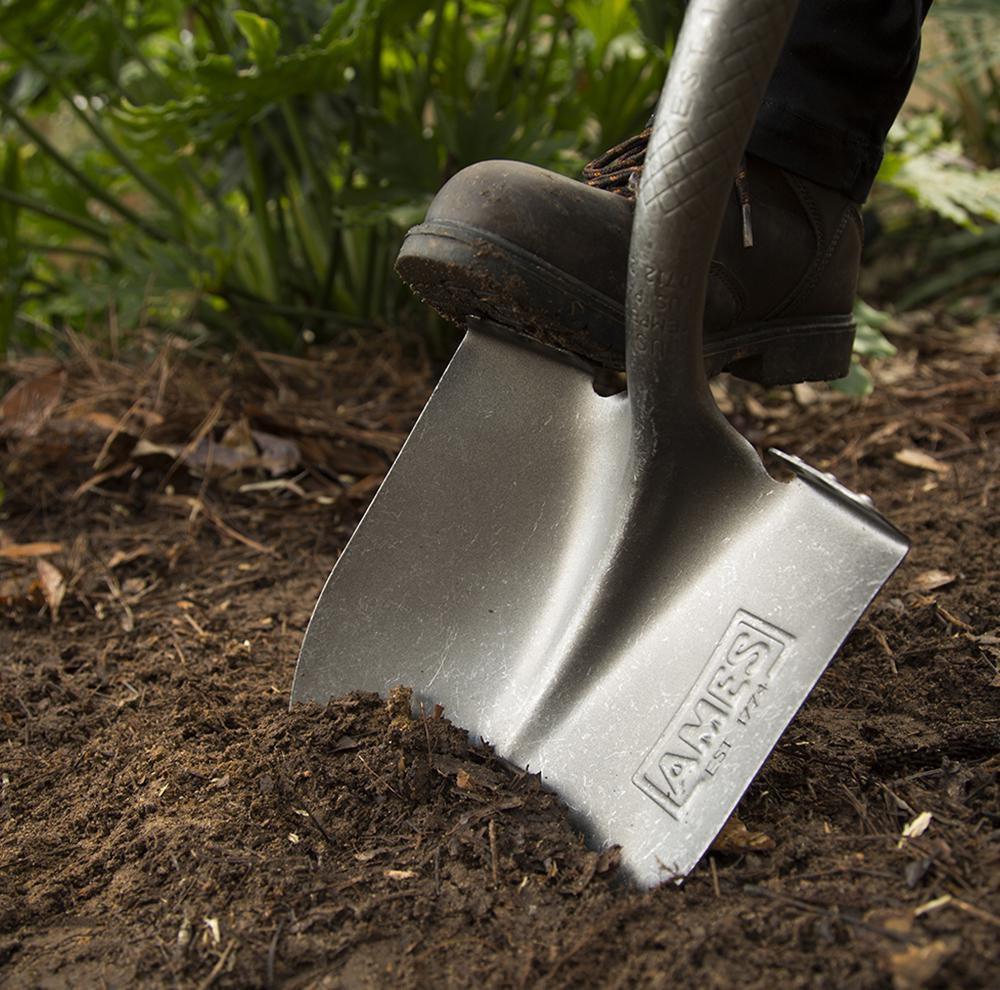 True Temper Round Head Shovel 