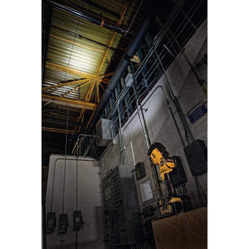 DEWALT Yellow/Black 20V Jobsite Spotlight 