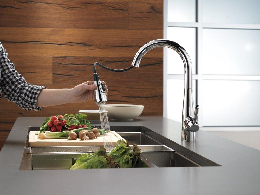 Delta Faucet Chrome Single Handle Pull Down Kitchen Faucet 