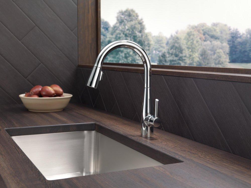Delta Faucet Chrome Single Handle Pull Down Kitchen Faucet 