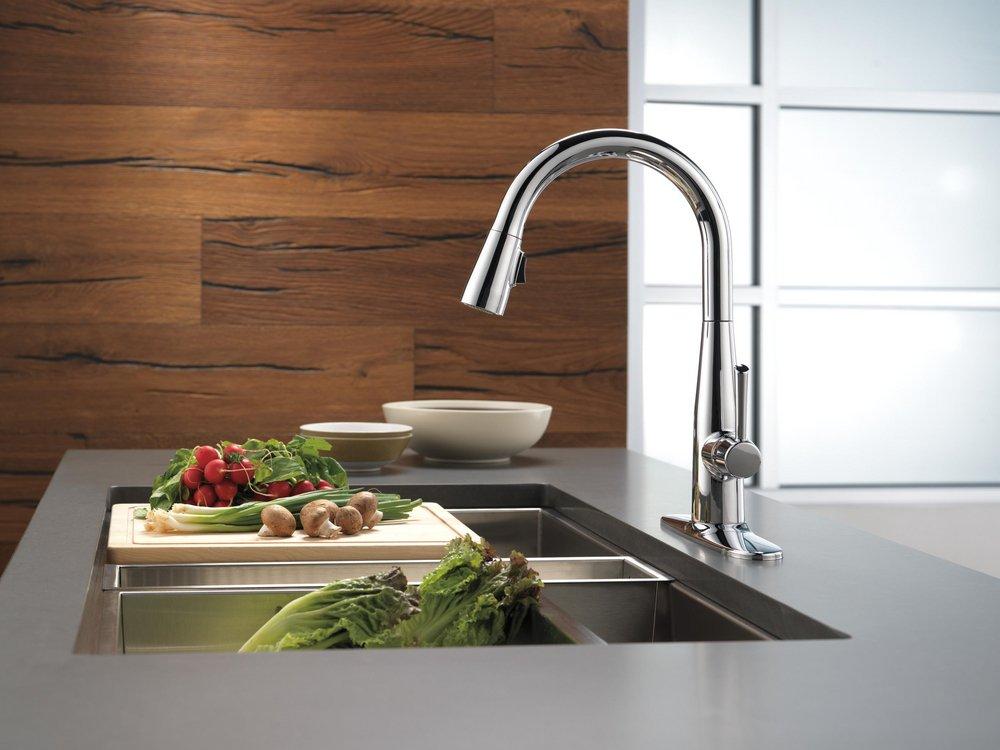 Delta Faucet Chrome Single Handle Pull Down Kitchen Faucet 