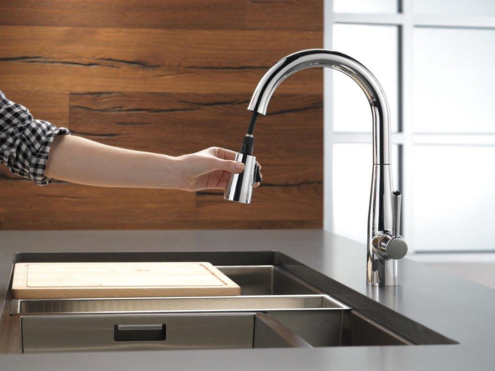 Delta Faucet Chrome Single Handle Pull Down Kitchen Faucet 