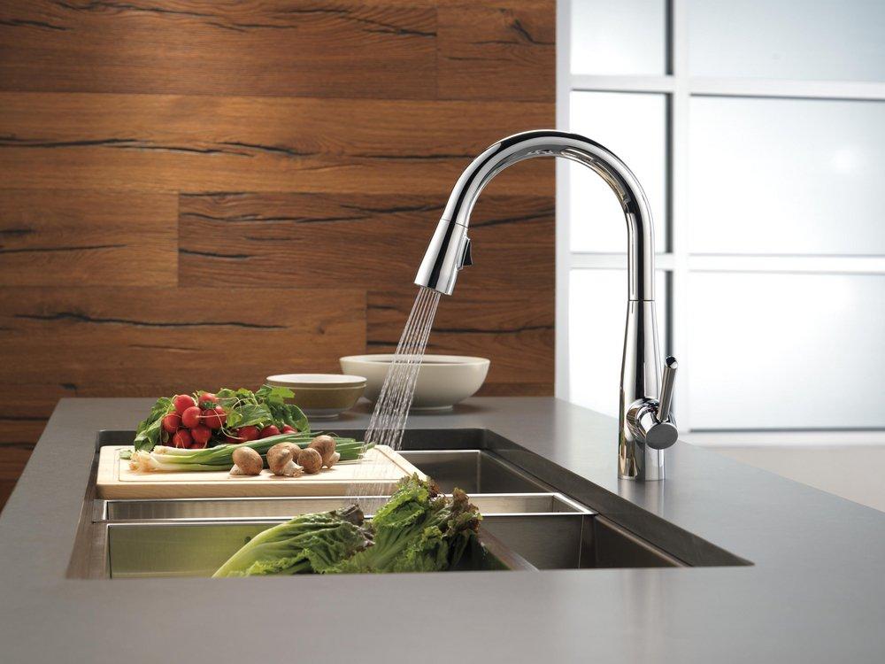Delta Faucet Chrome Single Handle Pull Down Kitchen Faucet 