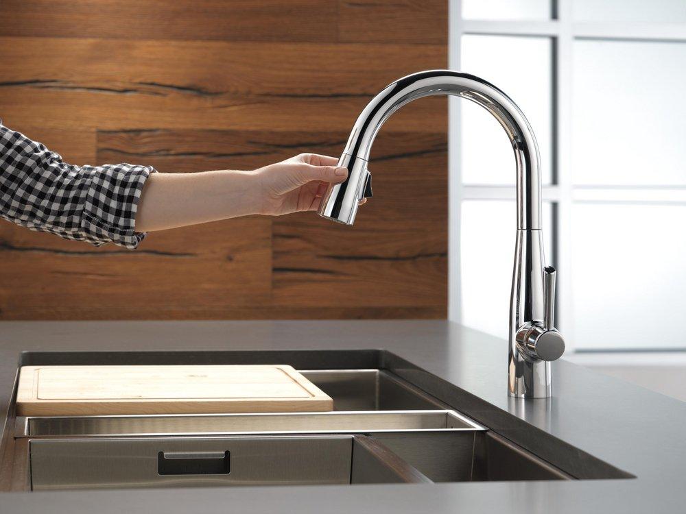 Delta Faucet Chrome Single Handle Pull Down Kitchen Faucet 
