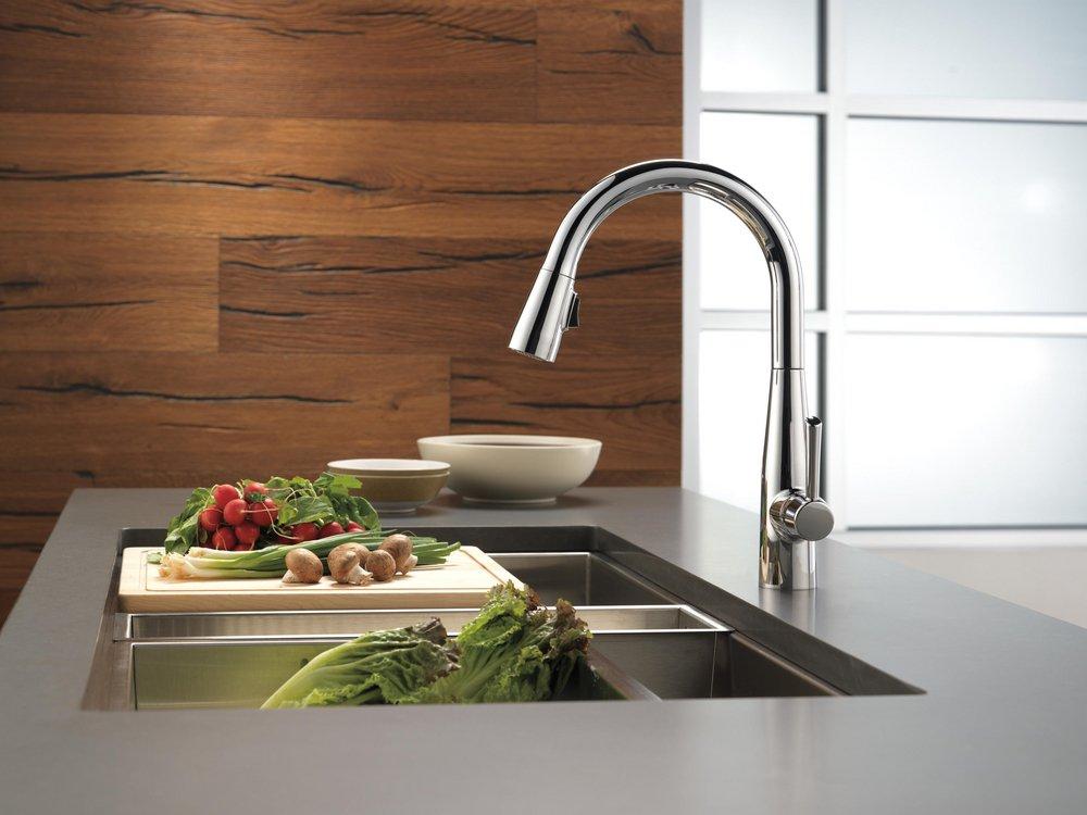 Delta Faucet Chrome Single Handle Pull Down Kitchen Faucet 