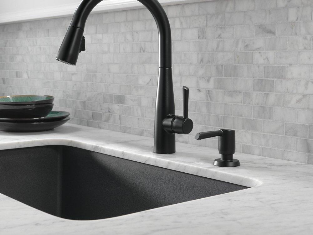 Delta Faucet Matte Black Single Handle Pull Down Kitchen Faucet 
