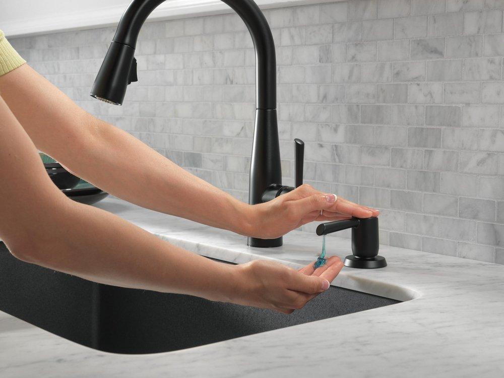 Delta Faucet Matte Black Single Handle Pull Down Kitchen Faucet 