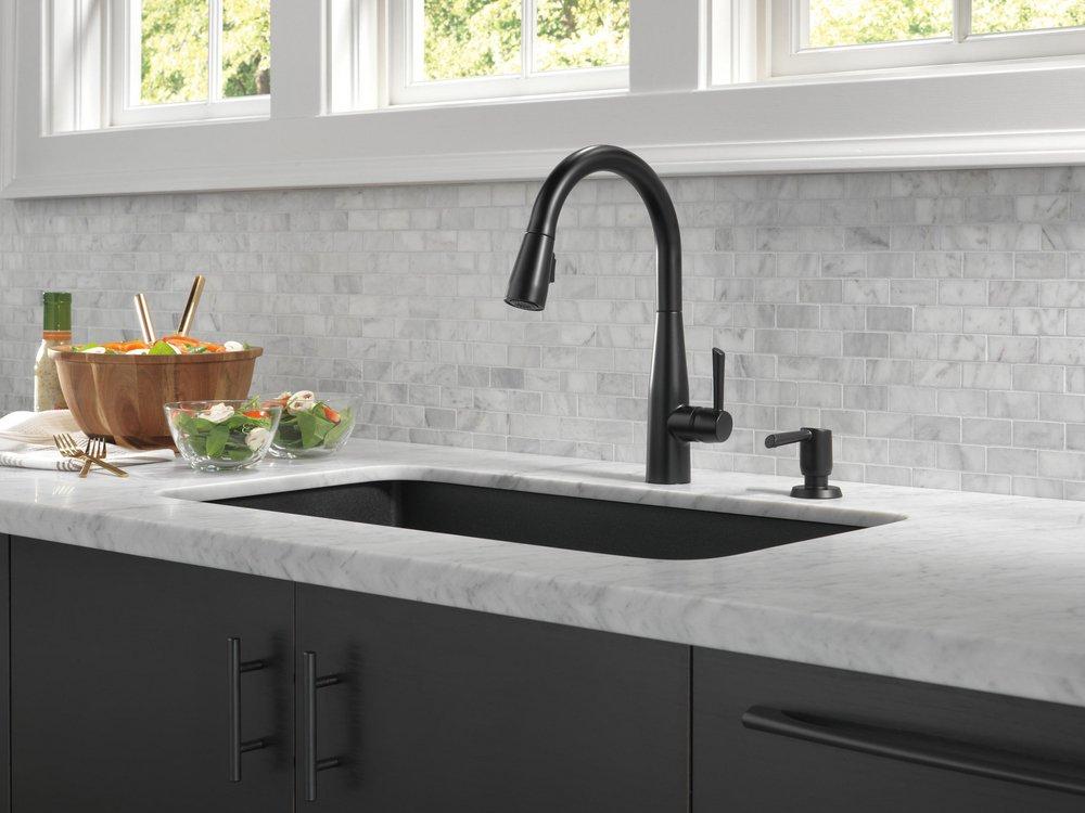 Delta Faucet Matte Black Single Handle Pull Down Kitchen Faucet 